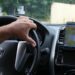 Governo federal cria programa Move Aplicativos com R$ 30 bilhões em crédito para motoristas de aplicativo e taxistas comprarem carros novos com juros menores e prazo ampliado.