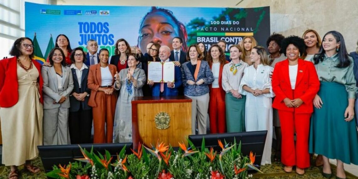 Presidente Lula apresentou balanço dos 100 dias do Pacto Nacional Brasil Contra o Feminicídio. Governo destaca prisões de agressores, ampliação da rede de proteção e novas medidas contra violência às mulheres.