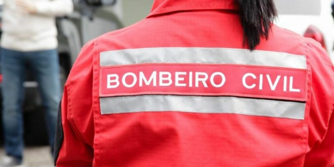 Projeto de lei na Assembleia do Espírito Santo quer impedir reprovação em cursos de reciclagem para bombeiros civis e garantir atualização contínua da categoria.
