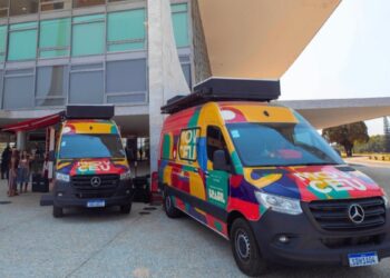 Governo Federal anuncia ampliação do programa MovCEUs no Novo PAC com 65 novas unidades culturais móveis para ampliar o acesso à cultura em cidades brasileiras.