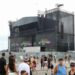 Policiais bilíngues da Polícia Civil e do BPTur reforçam segurança e atendimento a turistas no show de Shakira em Copacabana neste sábado.
