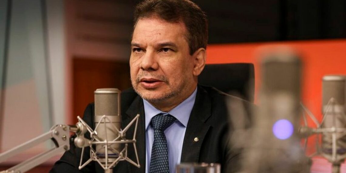 Programa Brasil Contra o Crime Organizado prevê modernização de presídios, bloqueio de recursos financeiros de facções e implantação de padrões de segurança máxima em todo o país.
