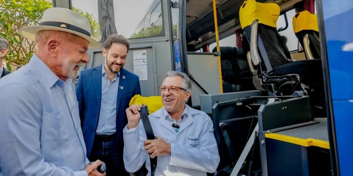 Governo federal anuncia pacote de R$ 2,2 bilhões para ampliar tratamento contra câncer no SUS com novos medicamentos, cirurgias robóticas e reconstrução mamária.