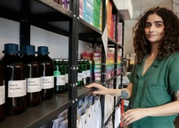 Empresa paulista do setor de cafeterias adotou jornada 4x3, aumentou faturamento em 35%, reduziu rotatividade e melhorou qualidade de vida dos funcionários.