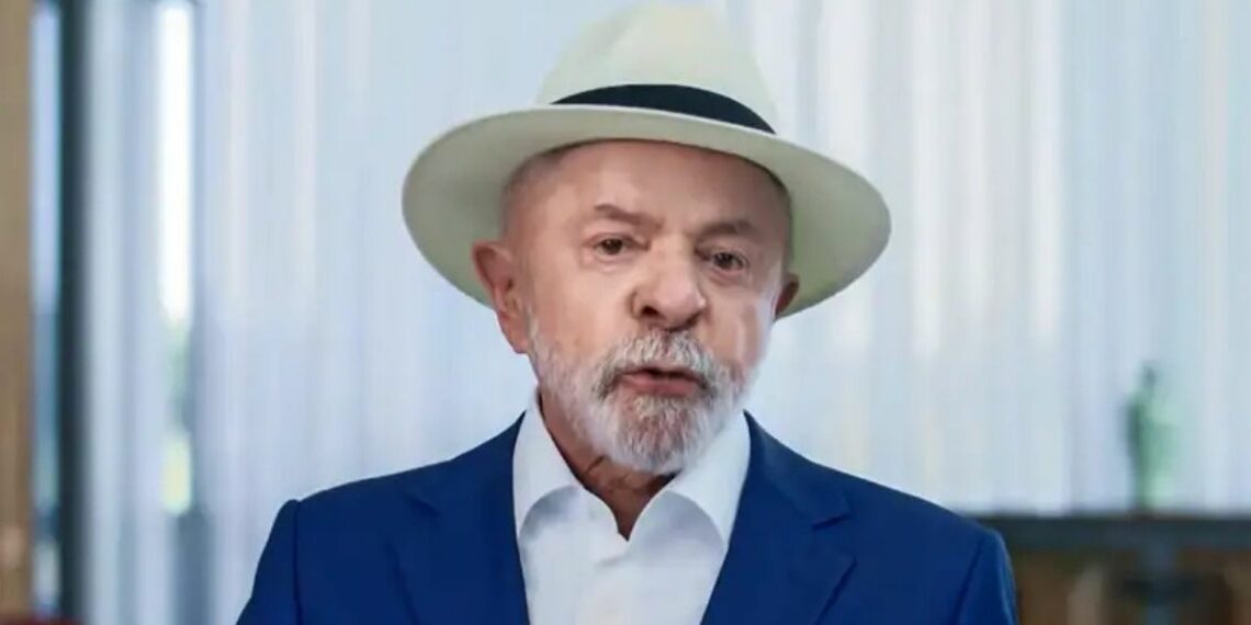 O presidente Lula e o ministro Alexandre Padilha anunciaram investimento recorde de R$ 2,2 bilhões no SUS para ampliar tratamentos contra o câncer, incluindo novos medicamentos, cirurgias robóticas e reconstrução mamária.