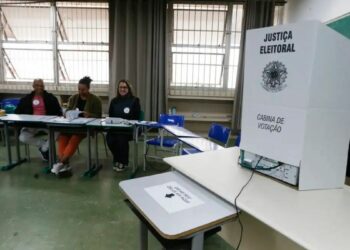 Prazo para emissão e regularização do título de eleitor termina em 6 de maio. Após essa data, cadastro será fechado e eleitor irregular não poderá votar em 2026.