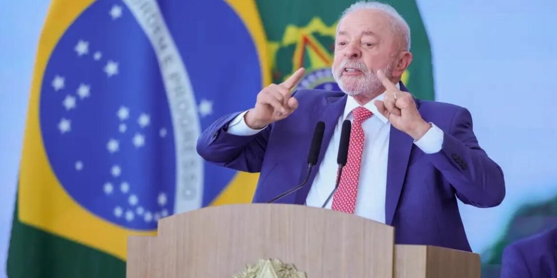 Presidente Lula assinou decreto que atualiza regras do Marco Civil da Internet e amplia responsabilidades das plataformas digitais no combate a fraudes e conteúdos criminosos.