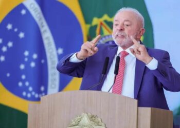 Presidente Lula assinou decreto que atualiza regras do Marco Civil da Internet e amplia responsabilidades das plataformas digitais no combate a fraudes e conteúdos criminosos.