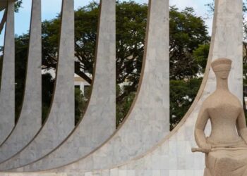 STF confirma decisão que extingue aposentadoria compulsória como punição máxima para magistrados condenados por faltas graves. Medida pode levar à perda definitiva do cargo.