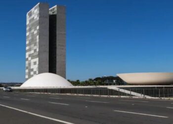 Congresso e Executivo chegam a acordo para retirar uso do Fundo Social do projeto de renegociação das dívidas rurais. Texto deve voltar à pauta da CAE nesta quarta-feira.