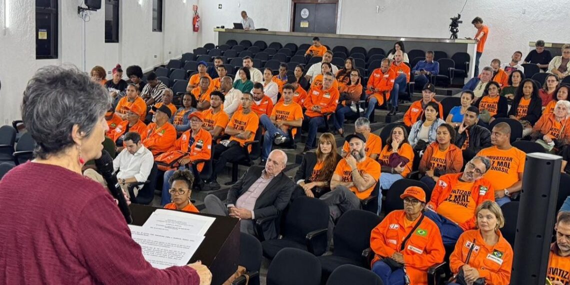 Audiência pública no TCEES debate queda da produção de petróleo no Espírito Santo, crise no setor após privatizações e maior transparência na gestão do Fundo Soberano.