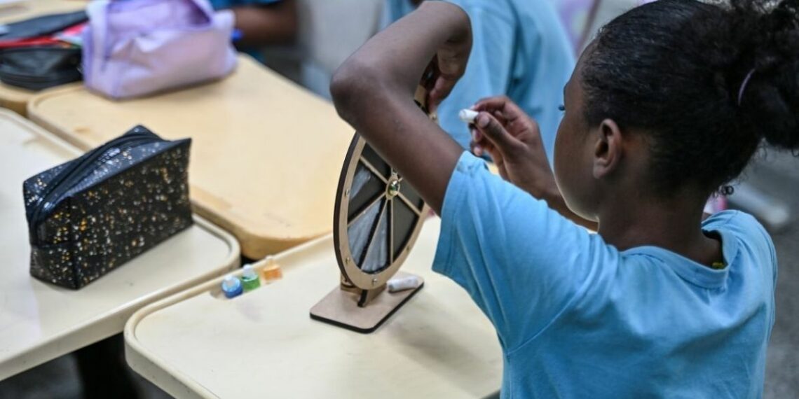 Projeto educacional em Petrópolis promove educação ambiental, leitura, escrita e games para estudantes de escolas públicas do Alto da Independência. Iniciativa pode alcançar 1,8 mil alunos.