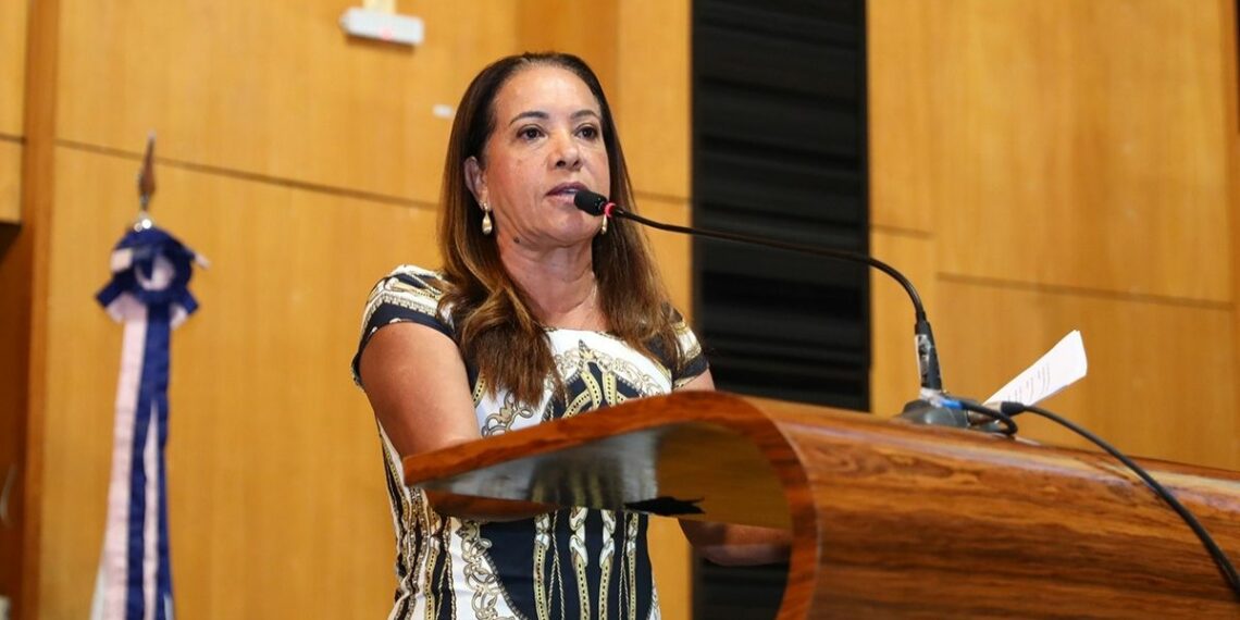 Deputada Janete de Sá relembra o 13 de Maio na Ales e afirma que a abolição da escravidão no Brasil não eliminou desigualdade, racismo e exclusão social.