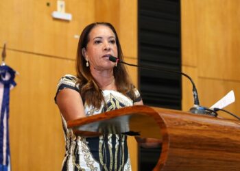 Deputada Janete de Sá relembra o 13 de Maio na Ales e afirma que a abolição da escravidão no Brasil não eliminou desigualdade, racismo e exclusão social.