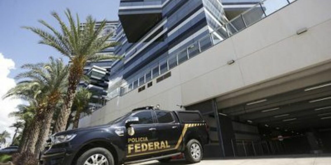Polícia Federal realiza a 6ª fase da Operação Compliance Zero para investigar organização criminosa suspeita de fraudes financeiras e crimes ligados ao Banco Master.