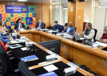 INSS bate recorde de concessão de benefícios em março de 2026 e reduz tempo médio de análise para 40 dias. Fila de perícias médicas também apresenta queda.