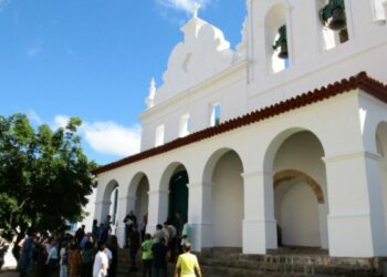 Frontispício do Convento São Francisco, em Vitória, é restaurado e devolvido à paisagem histórica da Cidade Alta, reforçando a preservação cultural capixaba.