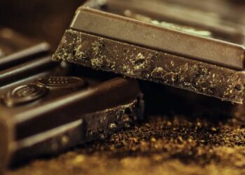 Nova lei publicada no Diário Oficial determina percentuais mínimos de cacau em chocolates vendidos no Brasil e exige informação clara nos rótulos das embalagens.