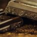 Nova lei publicada no Diário Oficial determina percentuais mínimos de cacau em chocolates vendidos no Brasil e exige informação clara nos rótulos das embalagens.