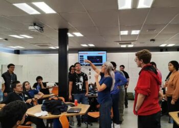 Governo federal lança o Desenrola Fies com descontos de até 99% para estudantes inadimplentes. Programa prevê parcelamento, redução de juros e condições especiais para inscritos no CadÚnico.