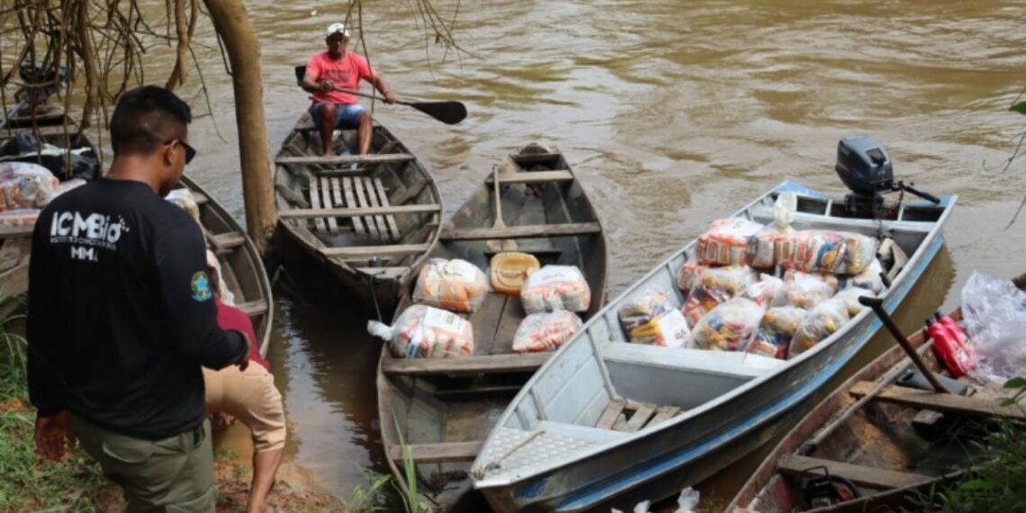 ICMBio e Ministério do Desenvolvimento Social concluíram a entrega de 24 mil cestas básicas para comunidades da Amazônia afetadas pela seca extrema de 2025 em 21 Unidades de Conservação federais.