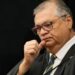 O ministro Flávio Dino, do STF, proibiu a criação de novos penduricalhos para juízes e membros do Ministério Público após decisão da Corte que limitou benefícios extras a 35% do teto salarial.