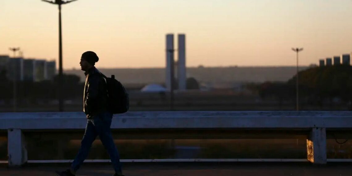 Massa de ar frio provoca queda nas temperaturas no Brasil, enquanto Norte e Nordeste registram maiores volumes de chuva nesta semana.