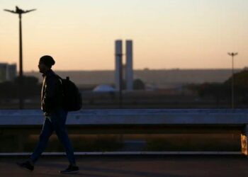 Massa de ar frio provoca queda nas temperaturas no Brasil, enquanto Norte e Nordeste registram maiores volumes de chuva nesta semana.