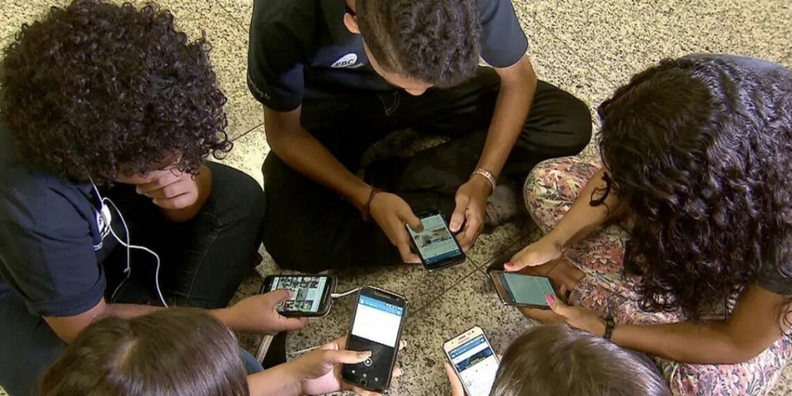 Comissão de Direitos Humanos da Ales promove audiência sobre proteção de crianças e adolescentes no ambiente digital e violência sexual infantojuvenil.