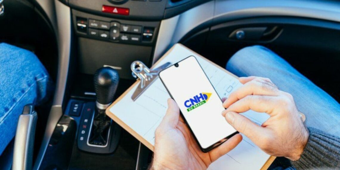 Programa CNH do Brasil registra recorde histórico de pedidos para primeira habilitação em 2026 e amplia acesso gratuito à formação de condutores.