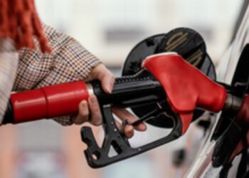 Leilão de carga com 15 milhões de litros de gasolina apreendidos arrecadou R$ 59 milhões e evitou riscos ambientais e prejuízos aos cofres públicos.