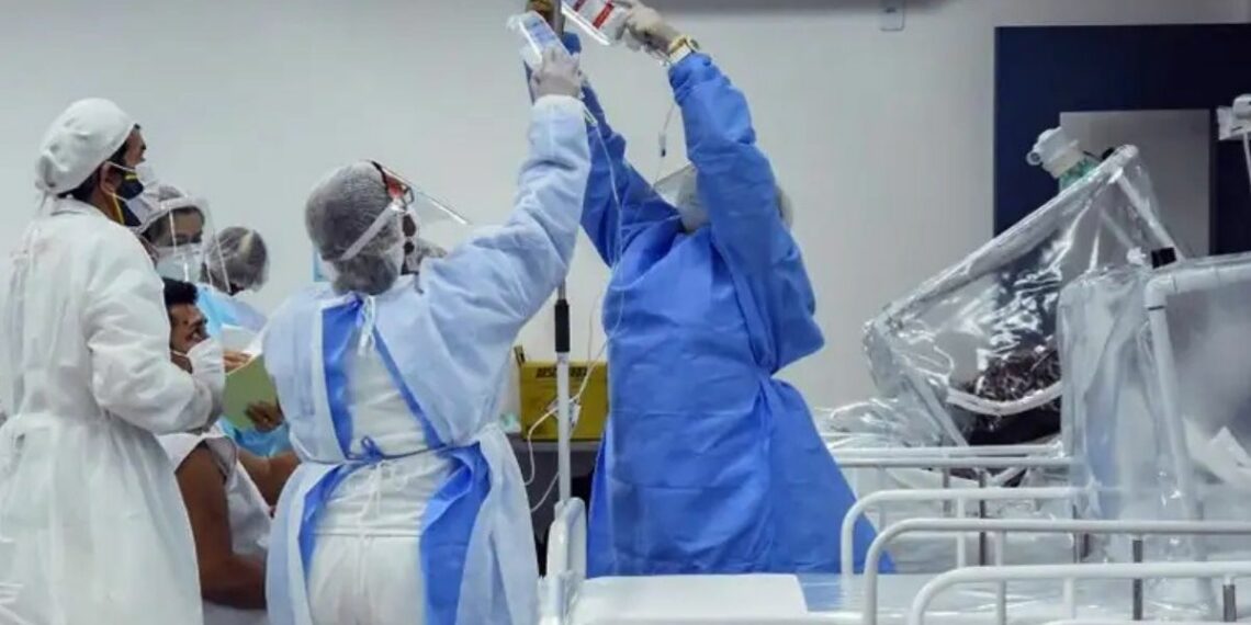 Ministério da Educação publica novas regras para cursos de enfermagem no Brasil, com formação exclusivamente presencial, estágio ampliado e duração mínima de cinco anos.