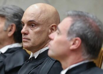 Alexandre de Moraes suspende aplicação da Lei da Dosimetria para condenados pelos atos de 8 de janeiro até decisão final do STF sobre ações de inconstitucionalidade.