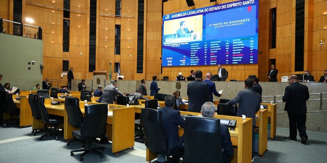 Assembleia Legislativa do Espírito Santo aprova projeto que permite inversão das fases em licitações de serviços médicos e hospitalares. Texto segue para sanção do governador.