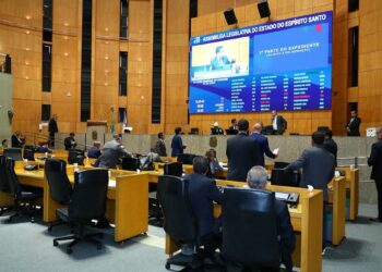 Assembleia Legislativa do Espírito Santo aprova projeto que permite inversão das fases em licitações de serviços médicos e hospitalares. Texto segue para sanção do governador.