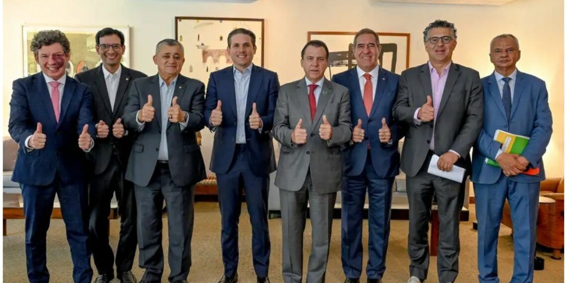 Governo Lula e Câmara avançam em acordo para aprovar PEC que reduz jornada semanal para 40 horas e estabelece escala 5x2 sem redução salarial.