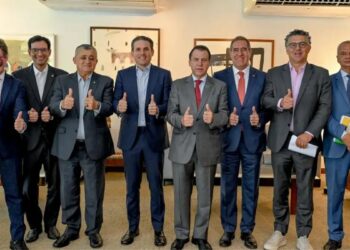 Governo Lula e Câmara avançam em acordo para aprovar PEC que reduz jornada semanal para 40 horas e estabelece escala 5x2 sem redução salarial.