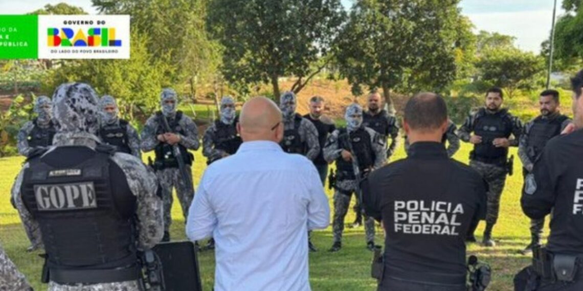 A 11ª fase da Operação Mute foi deflagrada em 15 estados para retirar celulares e itens proibidos de presídios e combater a atuação do crime organizado.