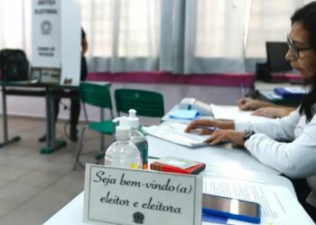 TREs abrem inscrições para mesários voluntários das eleições de 2026. Cadastro pode ser feito pelo aplicativo e-Título ou nos sites da Justiça Eleitoral.