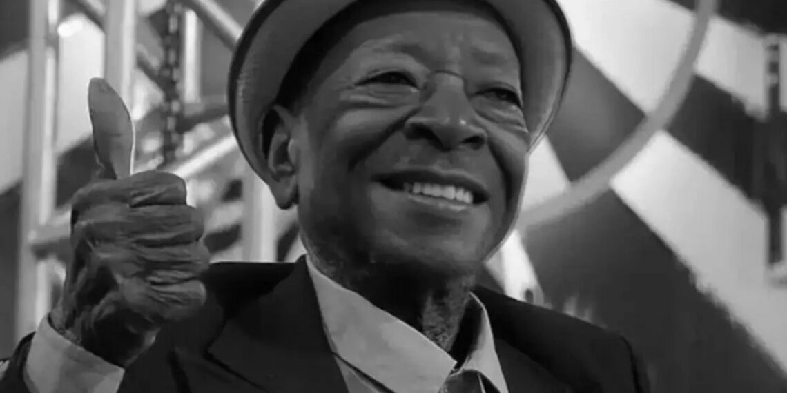 O corpo de Noca da Portela será velado nesta terça-feira (19), na quadra da Portela, no Rio de Janeiro. Sambista morreu aos 93 anos e deixa legado histórico no carnaval brasileiro.