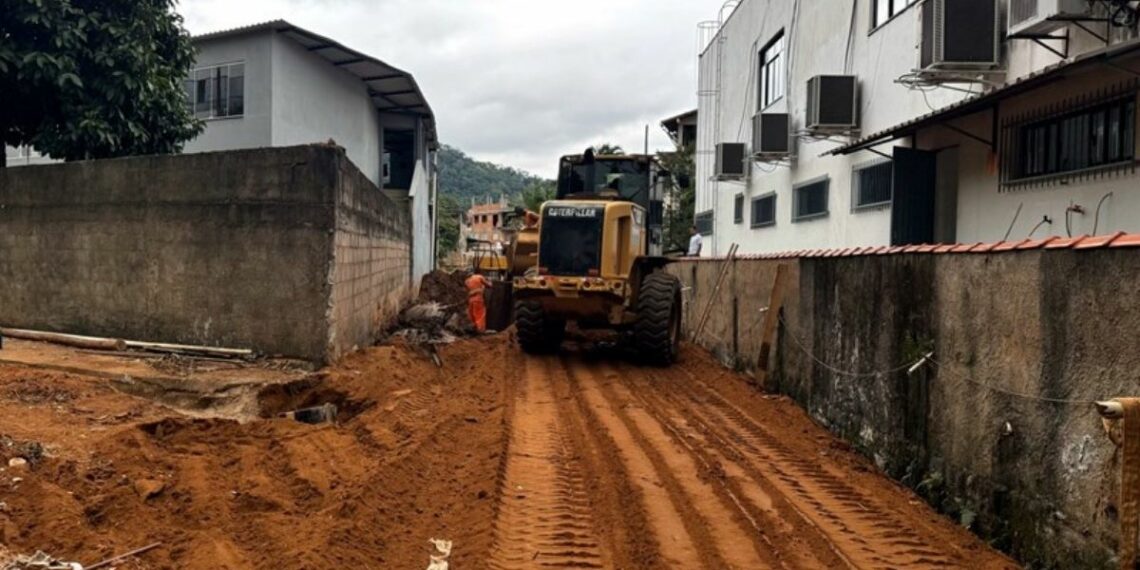 Obras de macrodrenagem e pavimentação no bairro Macrina, em Alfredo Chaves, avançam e vão beneficiar milhares de moradores com redução de alagamentos.