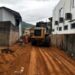 Obras de macrodrenagem e pavimentação no bairro Macrina, em Alfredo Chaves, avançam e vão beneficiar milhares de moradores com redução de alagamentos.
