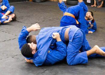 Projeto de lei quer incluir o judô como atividade extracurricular opcional nas escolas públicas do Espírito Santo para promover disciplina, inclusão e saúde.
