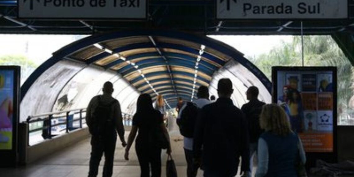 Novo PAC habilita propostas de mobilidade urbana em cidades de quatro estados brasileiros. Investimentos podem superar R$ 4 bilhões com recursos do FGTS.