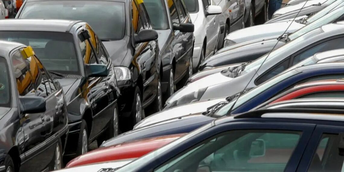 O financiamento de veículos no Brasil cresceu 11,8% em abril de 2026, segundo levantamento da Trillia. Automóveis novos puxaram a alta no mercado de crédito automotivo.