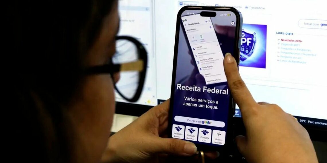 Receita Federal encerra neste domingo o prazo para contribuintes aumentarem as chances de receber a restituição do Imposto de Renda 2026 no primeiro lote.