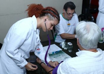 Semana da Enfermagem na Assembleia Legislativa do ES oferece vacinação, testes rápidos, cadastro de medula óssea e serviços gratuitos à população.