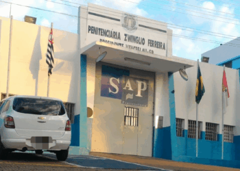 Investigação iniciada em presídio paulista levou à prisão de Deolane Bezerra em operação contra lavagem de dinheiro do PCC.