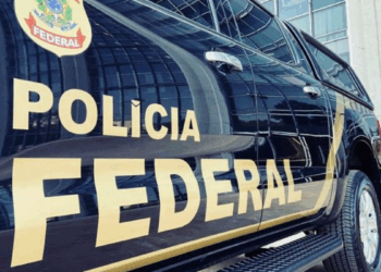 Deputado teve celular apreendido no Aeroporto Santos Dumont durante operação da PF.