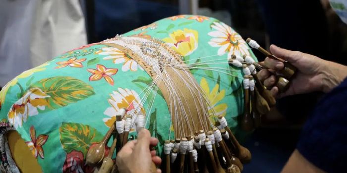 Lei publicada no Diário Oficial oficializa o Dia Nacional das Artesãs e Artesãos e amplia incentivos para valorização do artesanato no Brasil.